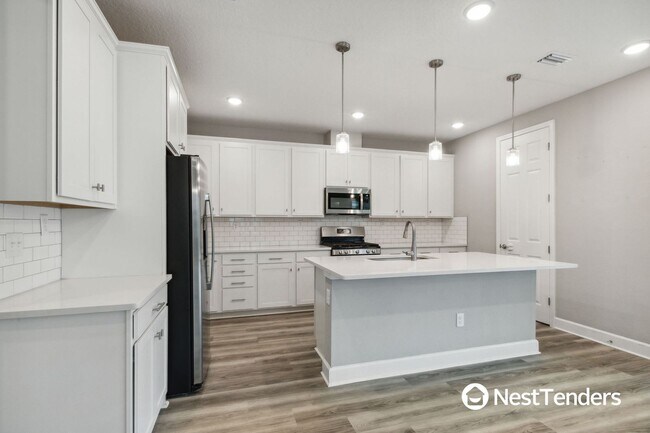 Building Photo - Enjoy Resort-Style Amenities in Beautiful ...