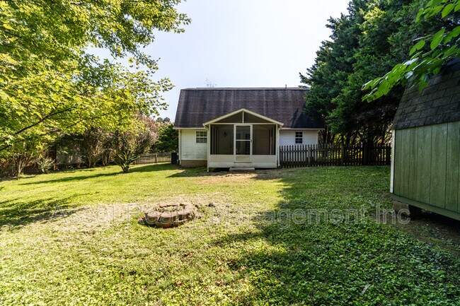 Building Photo - 7005 Buddy J Ln