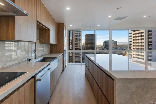 Building Photo - 10750 Wilshire Blvd