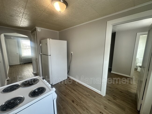 Building Photo - 408 New St