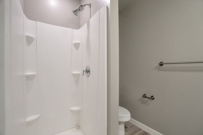 Building Photo - Beautiful 4 Bed - 3 Bath Townhome in Great Clearfield Location! Available NOW!