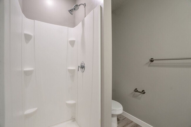 Building Photo - Beautiful 4 Bed - 3 Bath Townhome in Great Clearfield Location! Available on June 10th!