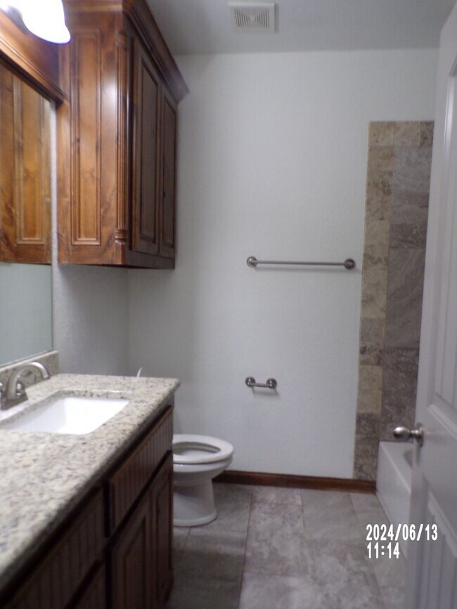 Building Photo - Great Eastside Home