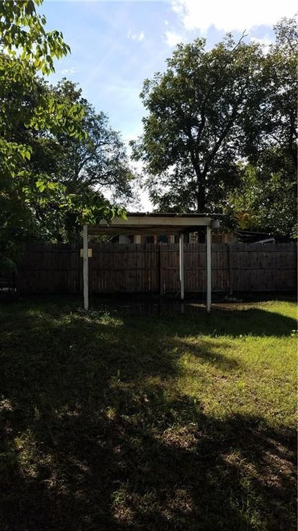 Building Photo - 756 N Barton Ave