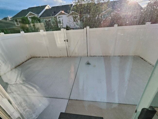 Building Photo - Spectacular 3-Bedroom Draper Townhouse with Garage