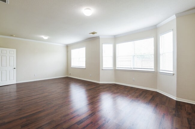Building Photo - 2029 Creek Run Dr