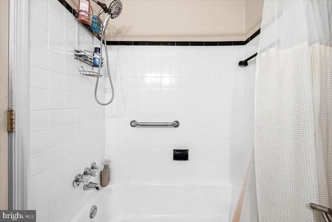 Building Photo - 903 Leverton Rd