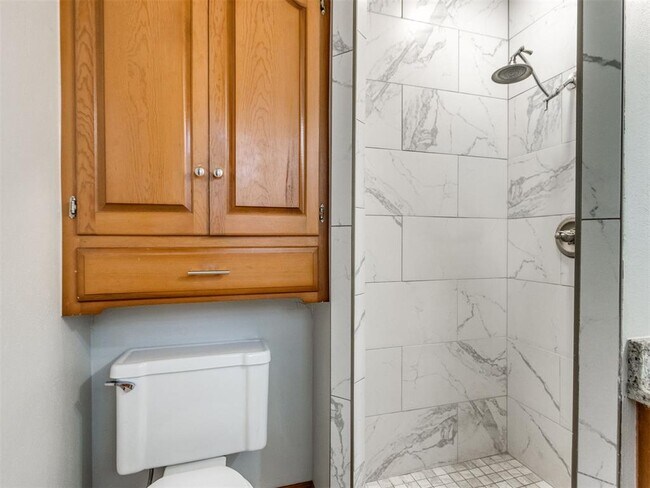 Building Photo - 1639 Westbrooke Terrace