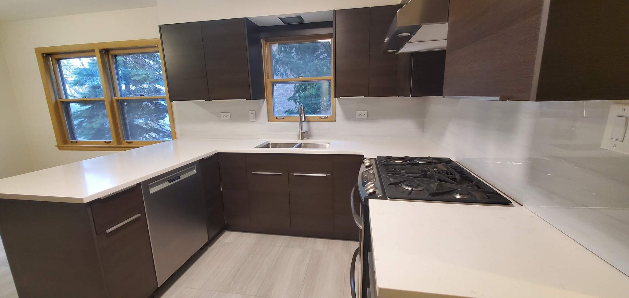 Building Photo - 6853 W Leland Ave