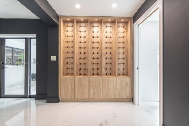Building Photo - 3850 SW 130th Ave