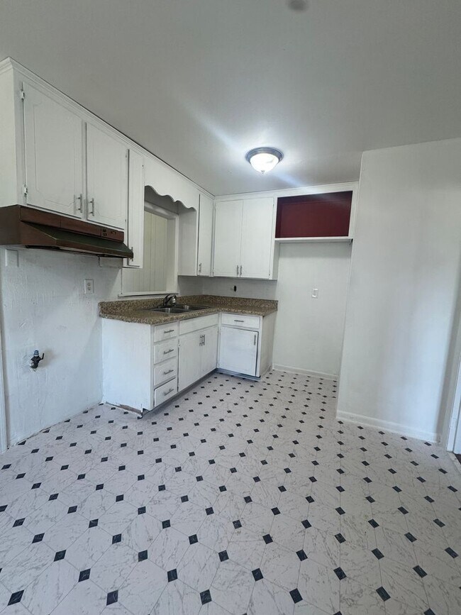 Building Photo - 3055 Alta Rd