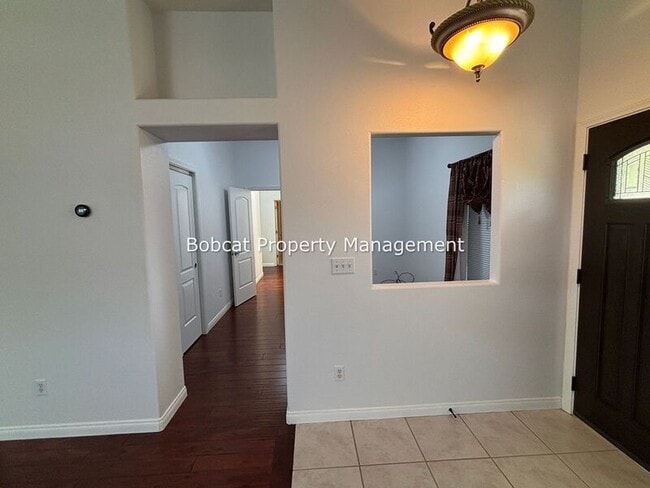 Building Photo - 1626 Evergreen Dr