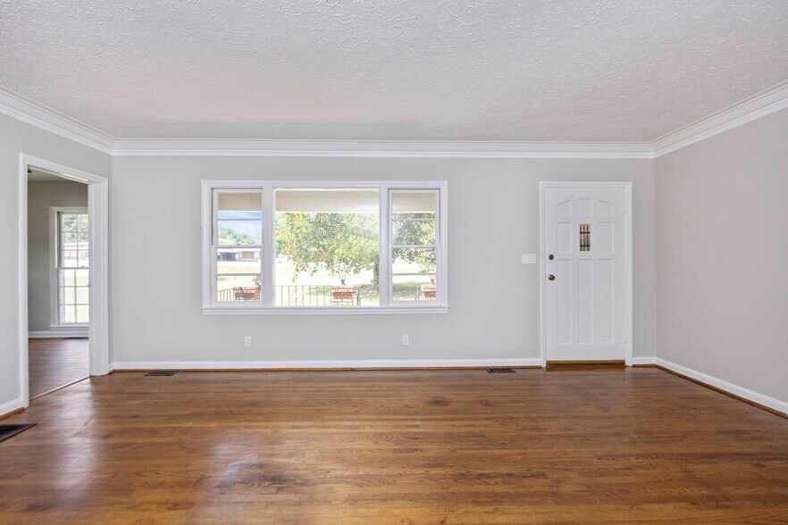 Building Photo - 3824 Forrest Rd