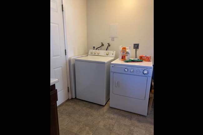 Building Photo - Immediate Move-In | Charming 2 Bed/1 Bath in Prime Provo Location