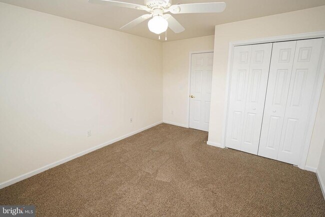 Building Photo - 439 Parkview Ct