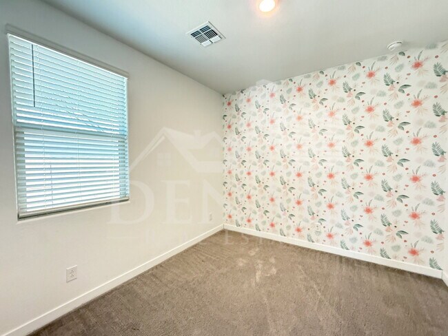 Building Photo - 1636 W Estes Way