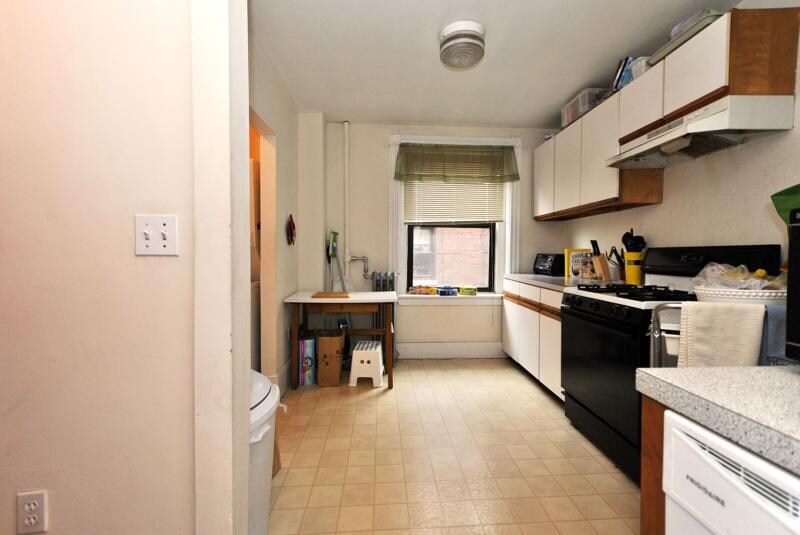 Building Photo - 44 Linden St