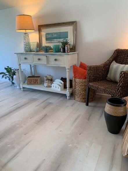 Building Photo - 850 Elrod Ave