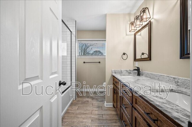 Building Photo - 406 7th St