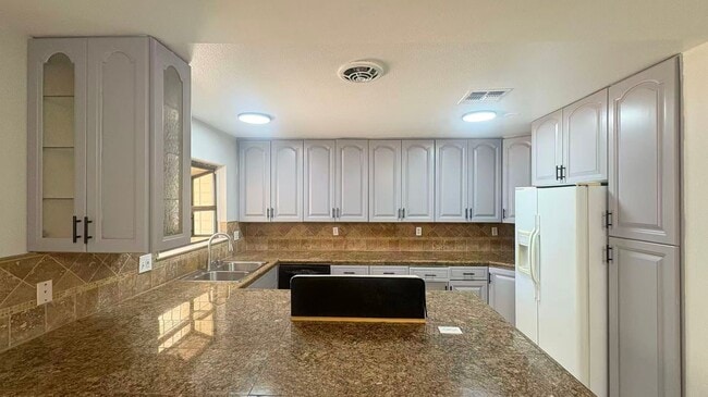 Building Photo - A Must See!!