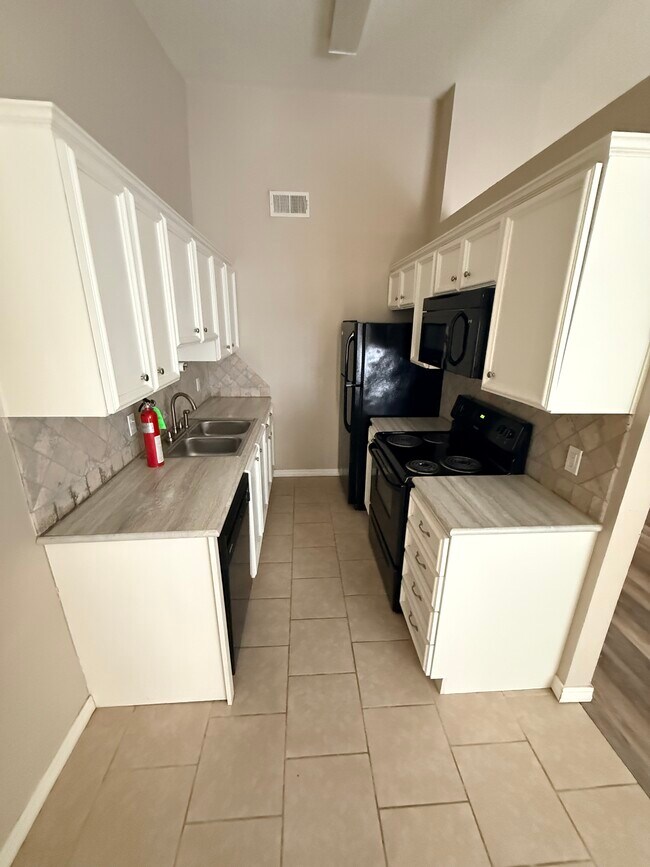 Building Photo - 822 Hardy Springs Cir