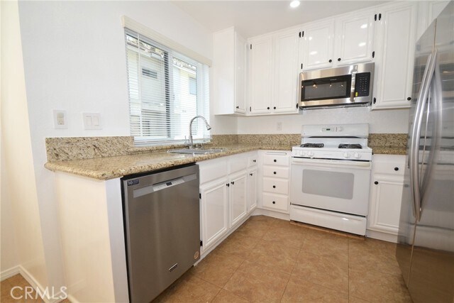 Building Photo - 2615 Plaza del Amo