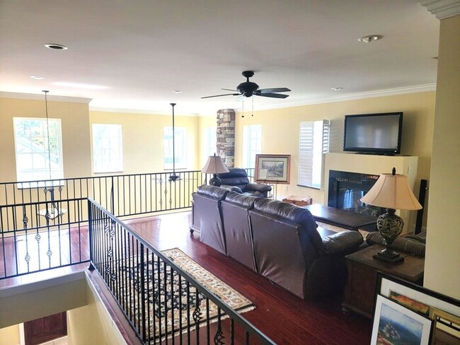 Building Photo - Deeded Boat Slip Comes with Home in Gated ...