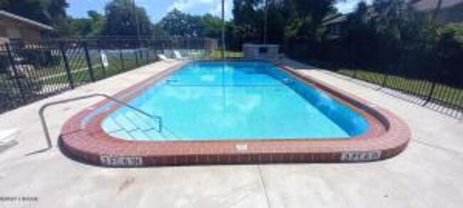 Building Photo - Townhome in Ormond Beach