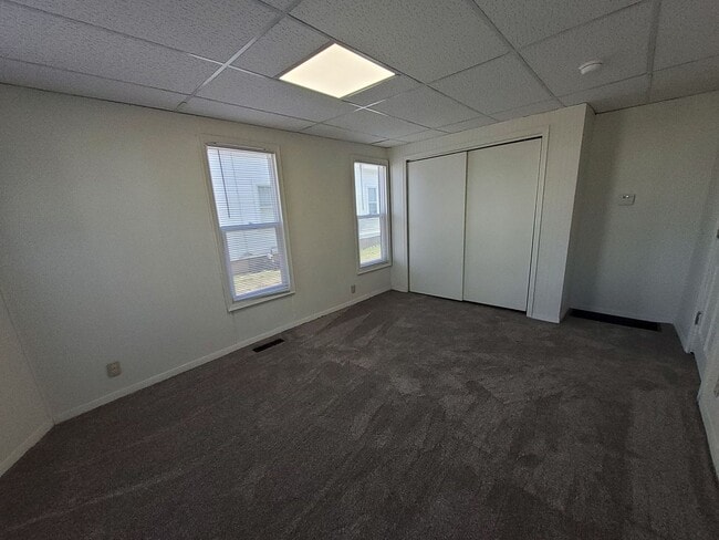 Building Photo - 317 Chute St