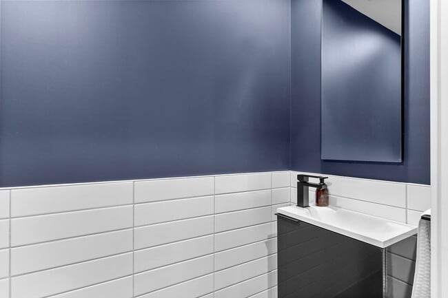 Building Photo - 16831 Thomas Chapel Dr