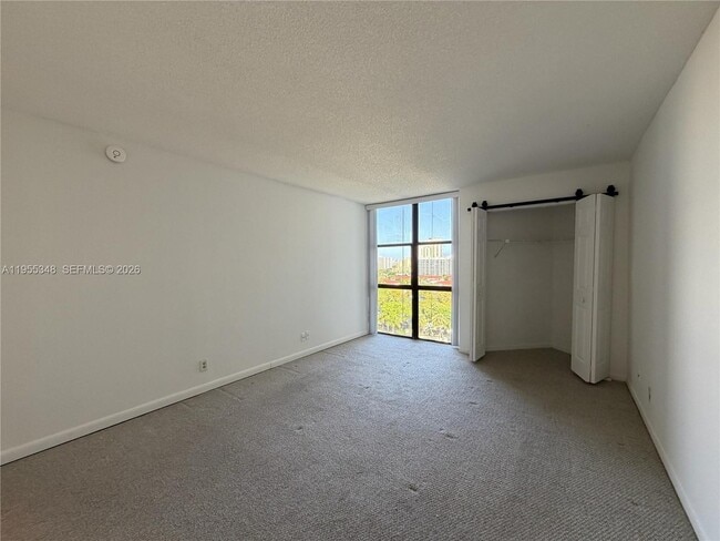 Building Photo - 18181 NE 31st Ct