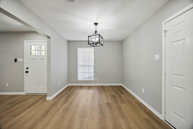 Building Photo - 4442 Oak Shadows Dr