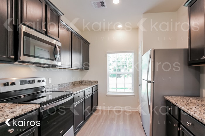 Building Photo - 10730 Hillside Creek Dr