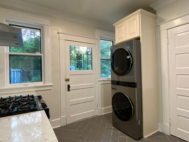 Kitchen access to backyard - 327 N Willett St