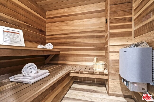 Building Photo - 7335 Birdview Ave