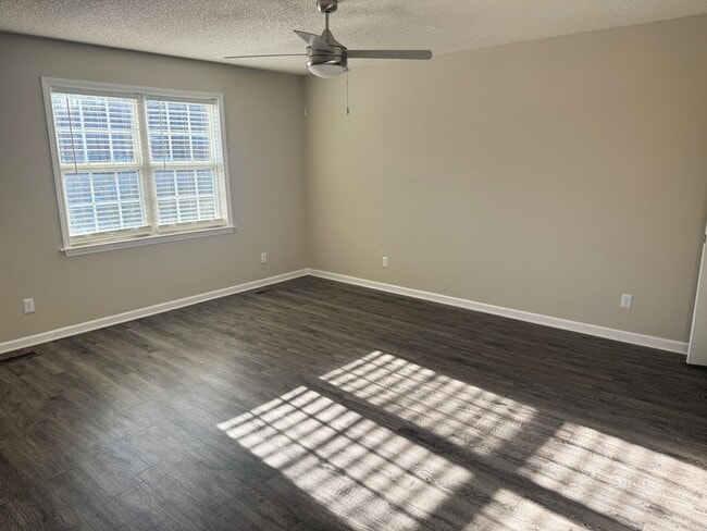 Building Photo - 113 Henley Pl