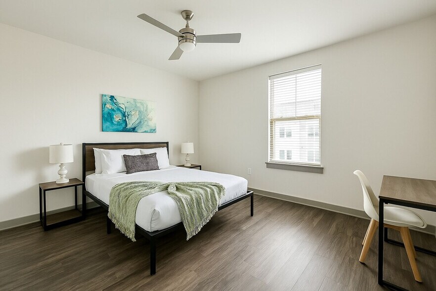 Building Photo - 111 E 4th St