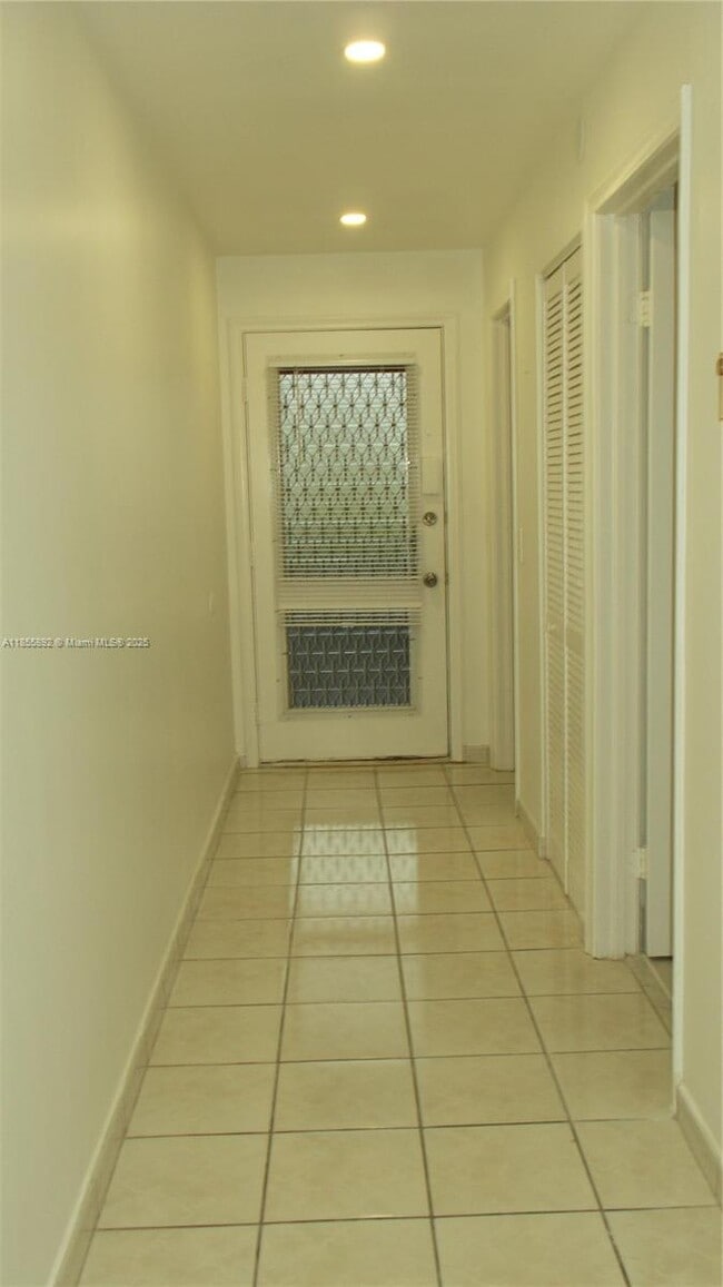 Building Photo - 1400 SW 124th Terrace