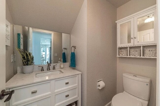 Building Photo - Beautiful Custom Home