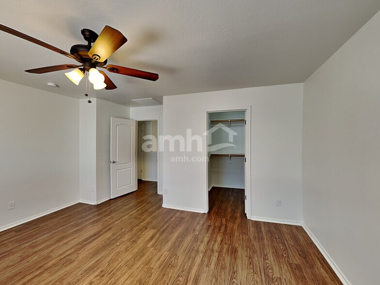 Building Photo - 17428 W Mandalay Ln