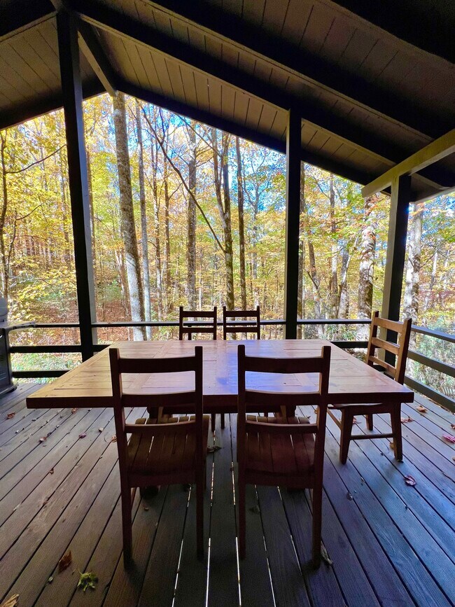 Building Photo - 59 Elm Dr