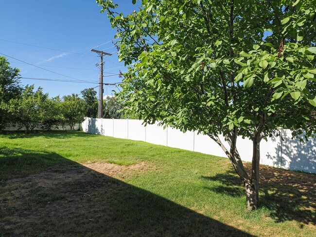Building Photo - 408 E 775 N