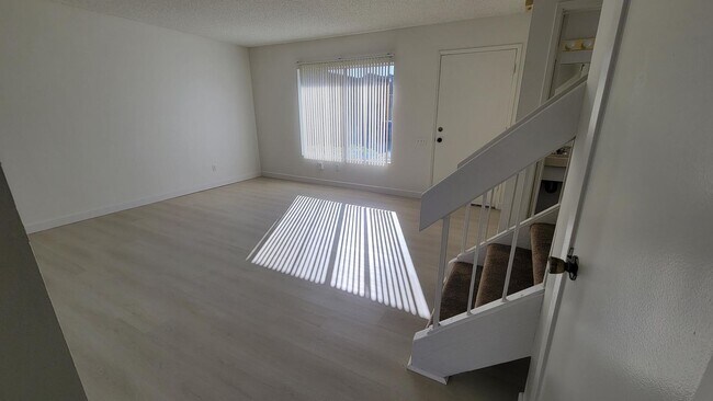 Building Photo - 3BD/1.5BA Condo in Oceanside!
