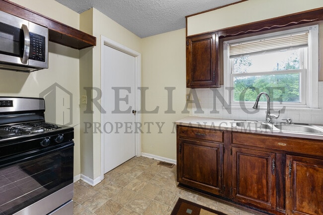 Building Photo - 4114 Vesta Dr