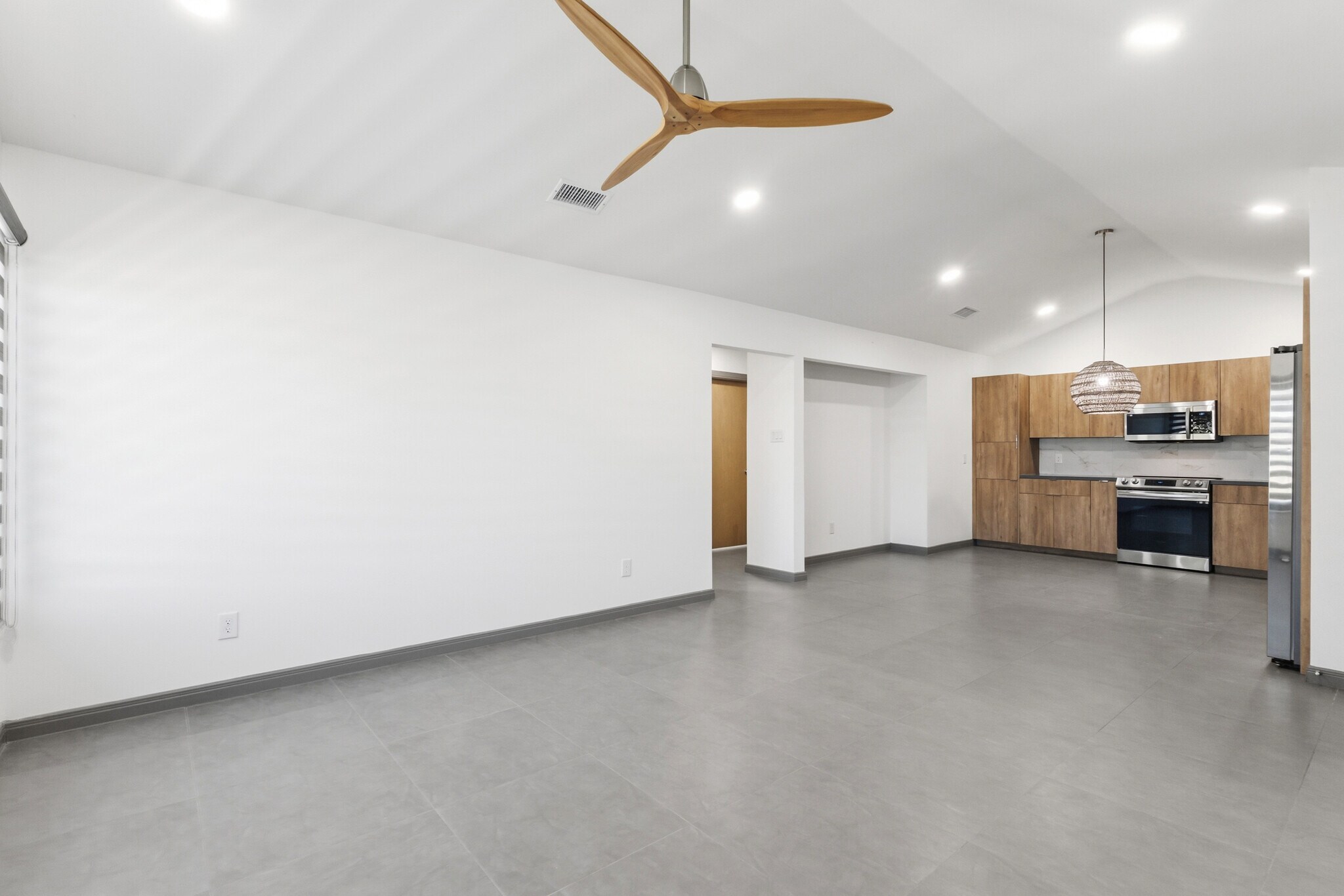 Building Photo - 1400 Hibiscus Ave