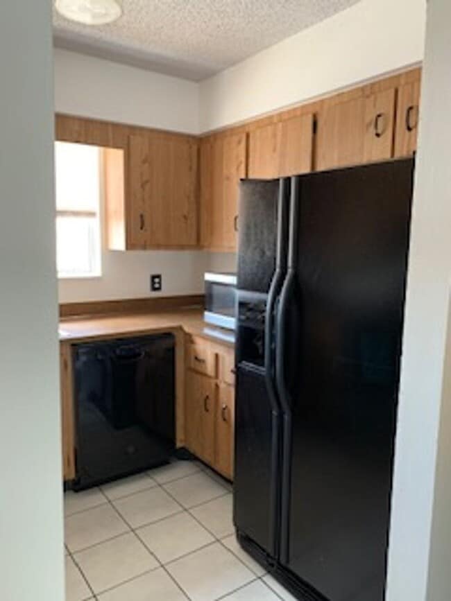 Building Photo - $300 OFF FIRST MONTHS RENT! Available now!