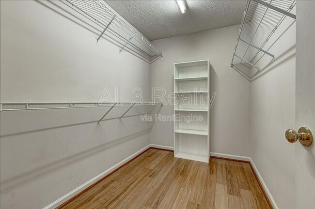 Building Photo - 2540 Alvecot Cir SE