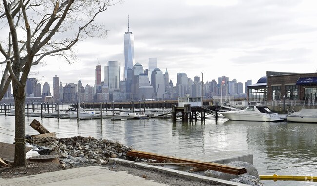 Building Photo - Waterside Square South