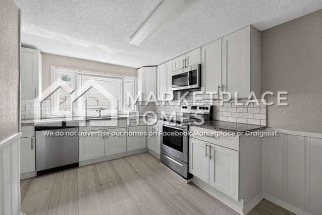 Building Photo - 1110 Pinkston St