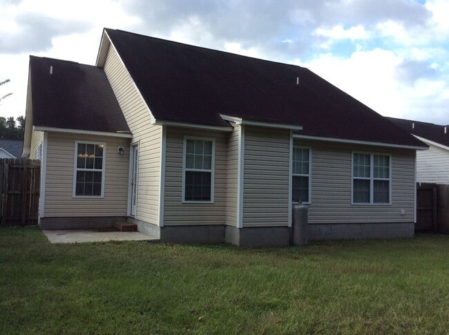 Building Photo - Short Term Rental